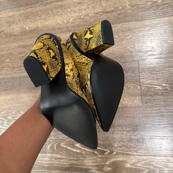 Steve Madden Rarely Yellow Snakeskin Pattern Ankle Booties - Picture 6 of 8